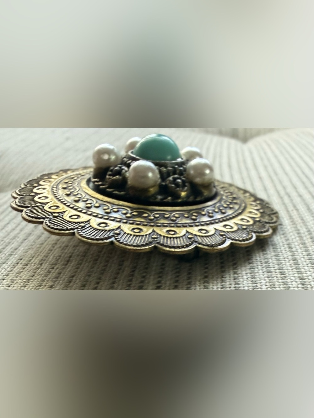 Brass-Tone w/Turquoise Color Cabochon & faux Pearl accents vintage ornate Brooch - Picture 6 of 8